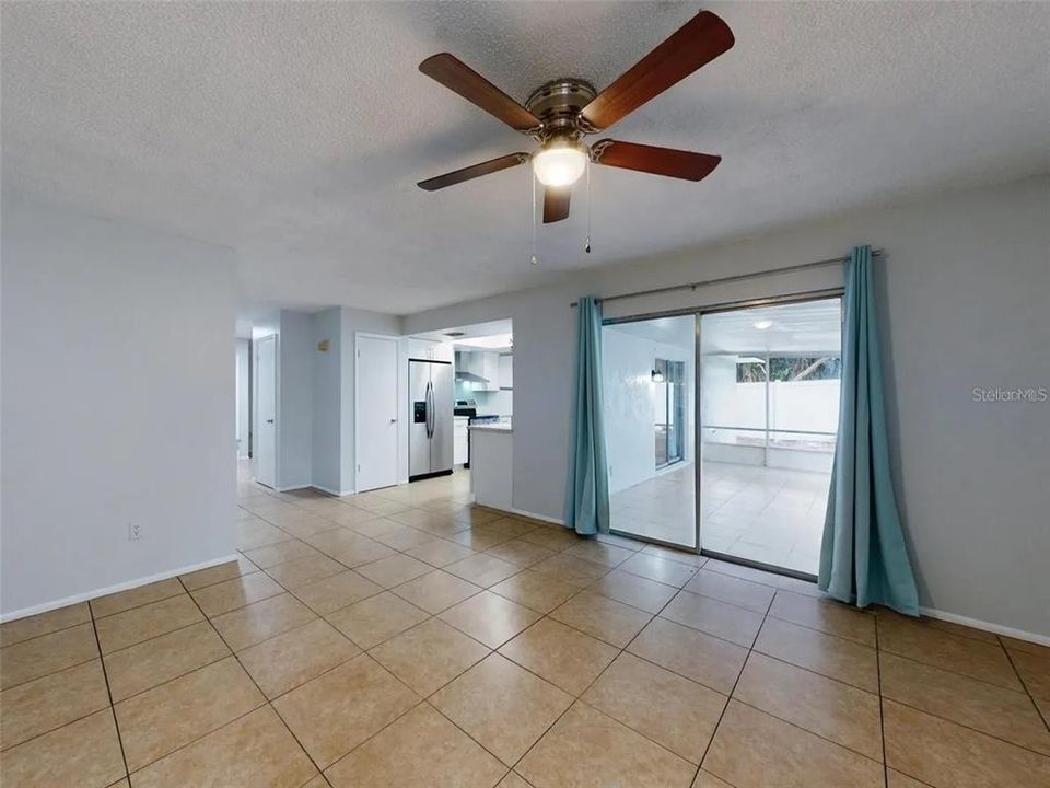 出租: $2,200 (4 贝兹, 2 浴室, 1923 平方英尺)