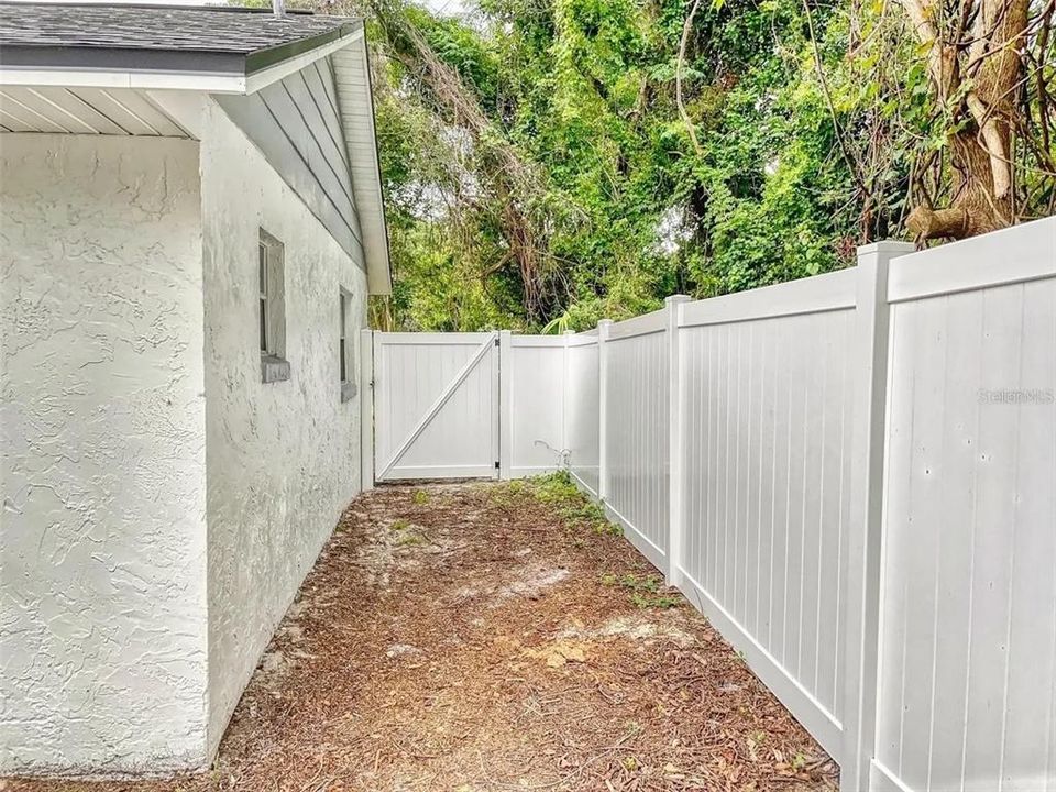 出租: $2,200 (4 贝兹, 2 浴室, 1923 平方英尺)