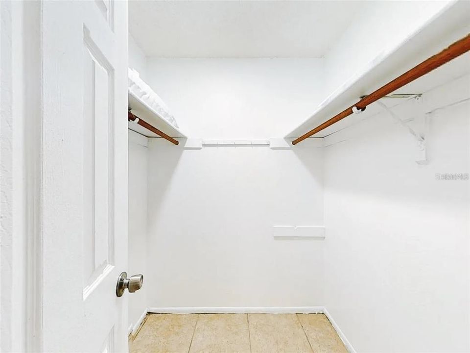 出租: $2,200 (4 贝兹, 2 浴室, 1923 平方英尺)