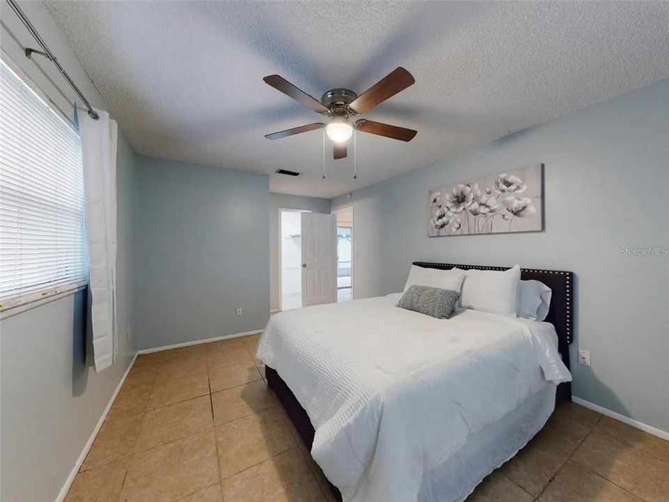 出租: $2,200 (4 贝兹, 2 浴室, 1923 平方英尺)