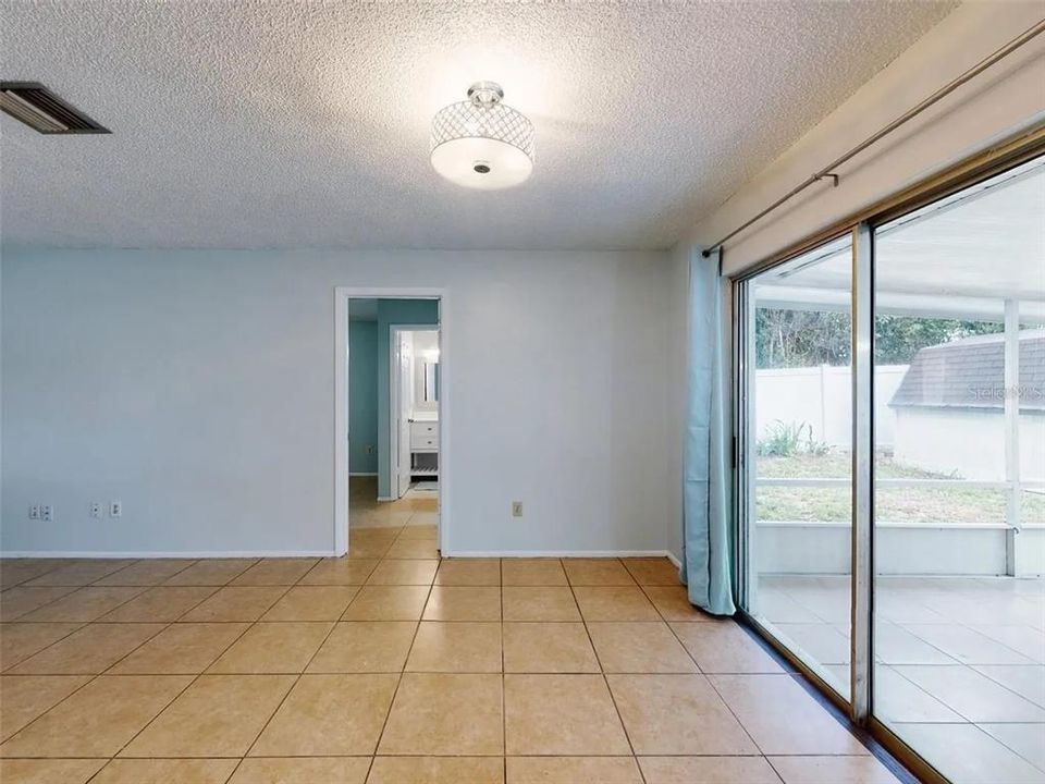 出租: $2,200 (4 贝兹, 2 浴室, 1923 平方英尺)