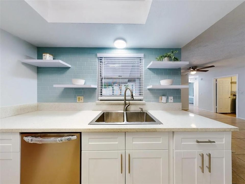 出租: $2,200 (4 贝兹, 2 浴室, 1923 平方英尺)