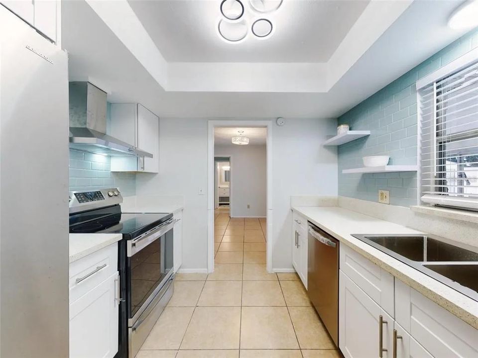 出租: $2,200 (4 贝兹, 2 浴室, 1923 平方英尺)