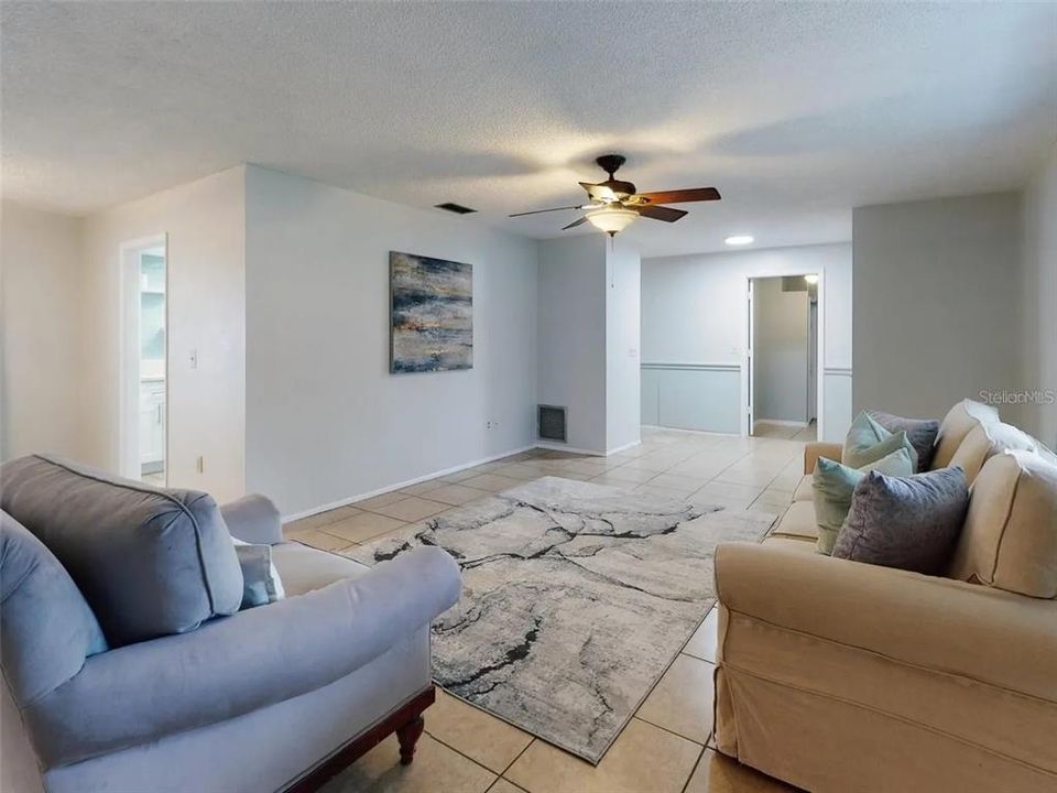 出租: $2,200 (4 贝兹, 2 浴室, 1923 平方英尺)