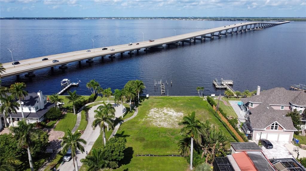 待售: $1,285,000 (0.43 acres)