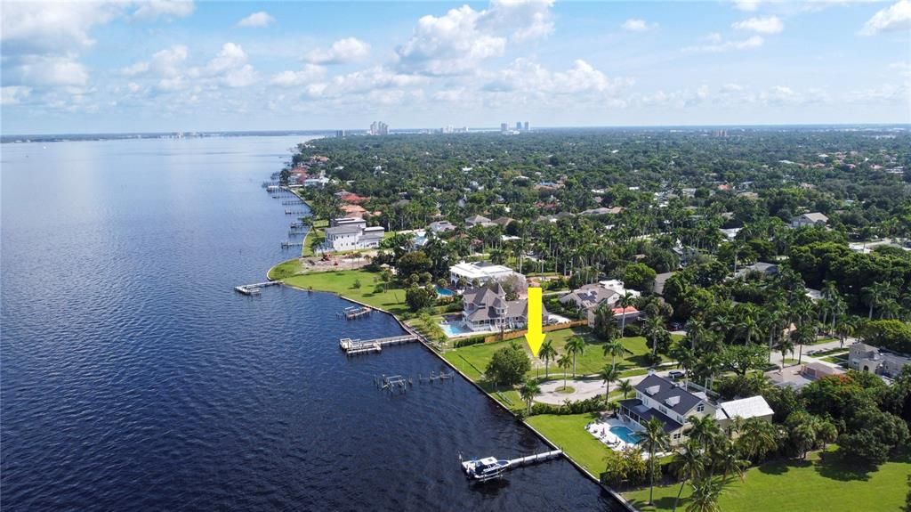 待售: $1,285,000 (0.43 acres)