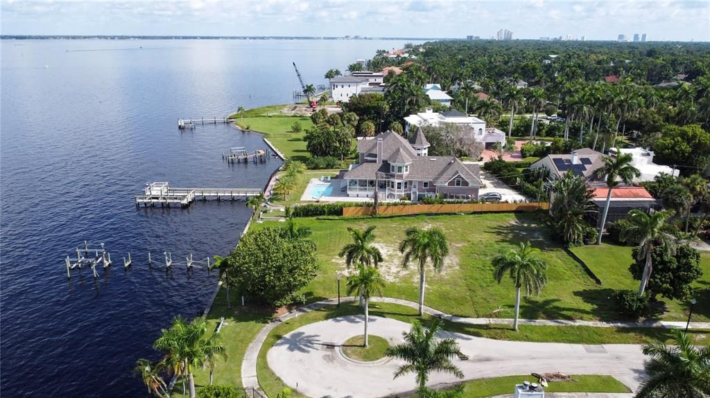 待售: $1,285,000 (0.43 acres)