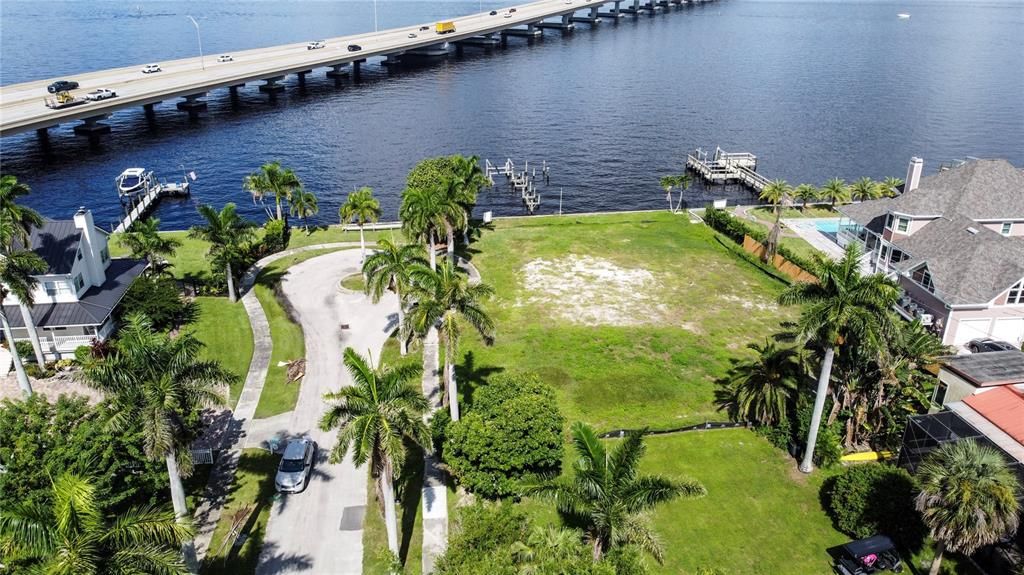 待售: $1,285,000 (0.43 acres)