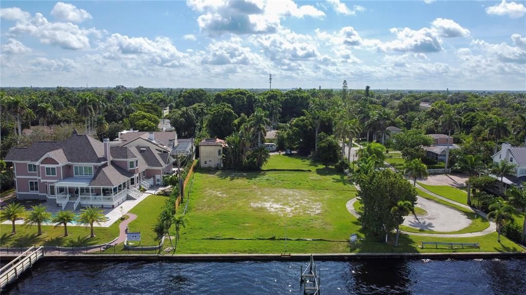 待售: $1,285,000 (0.43 acres)