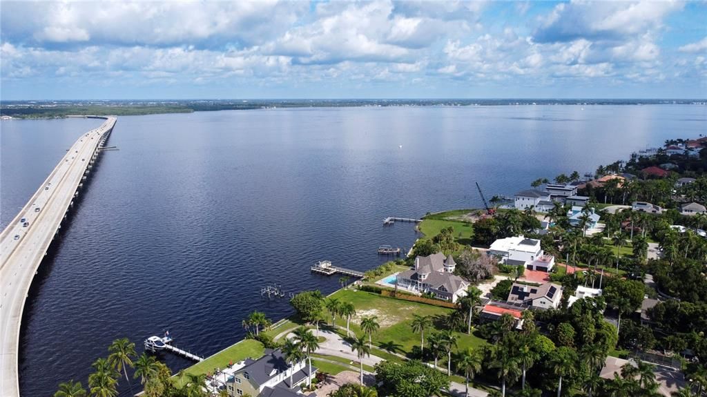 待售: $1,285,000 (0.43 acres)