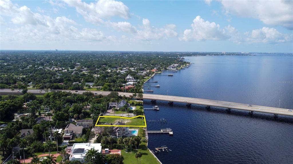 待售: $1,285,000 (0.43 acres)