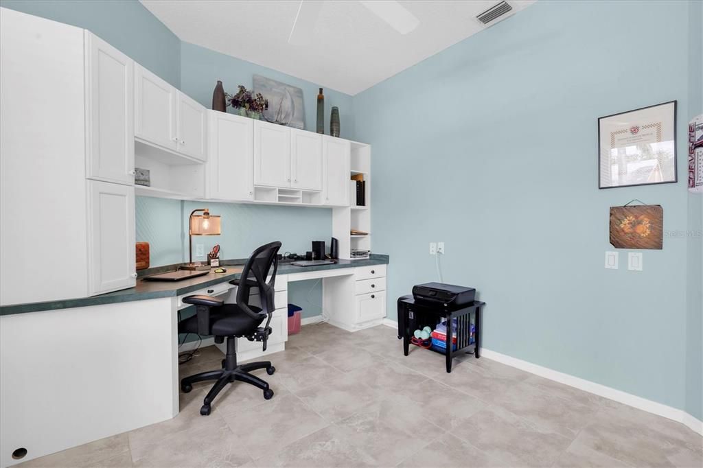 合同活跃: $455,000 (2 贝兹, 2 浴室, 2053 平方英尺)