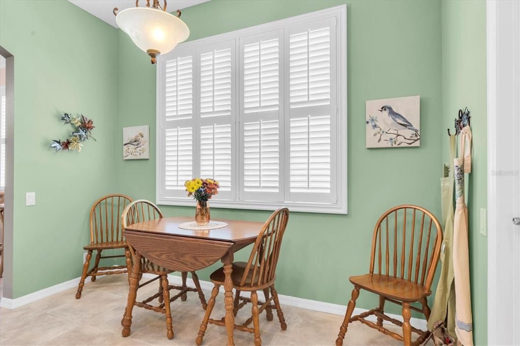 合同活跃: $455,000 (2 贝兹, 2 浴室, 2053 平方英尺)