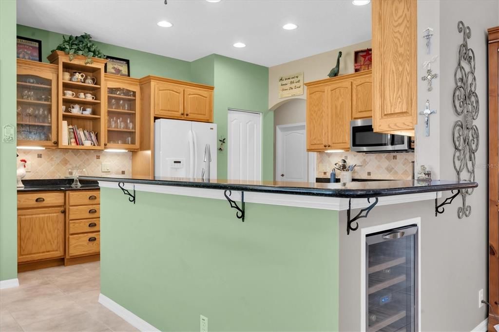 合同活跃: $455,000 (2 贝兹, 2 浴室, 2053 平方英尺)