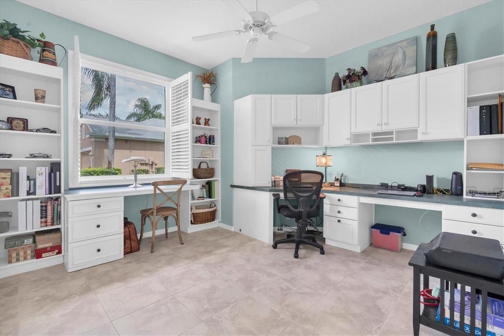 合同活跃: $455,000 (2 贝兹, 2 浴室, 2053 平方英尺)