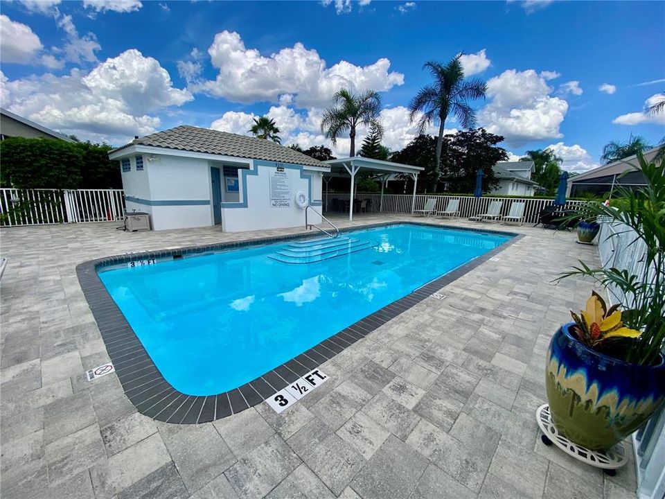 合同活跃: $455,000 (2 贝兹, 2 浴室, 2053 平方英尺)