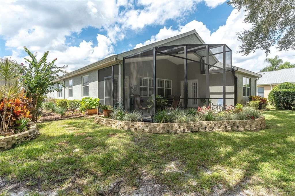 合同活跃: $455,000 (2 贝兹, 2 浴室, 2053 平方英尺)