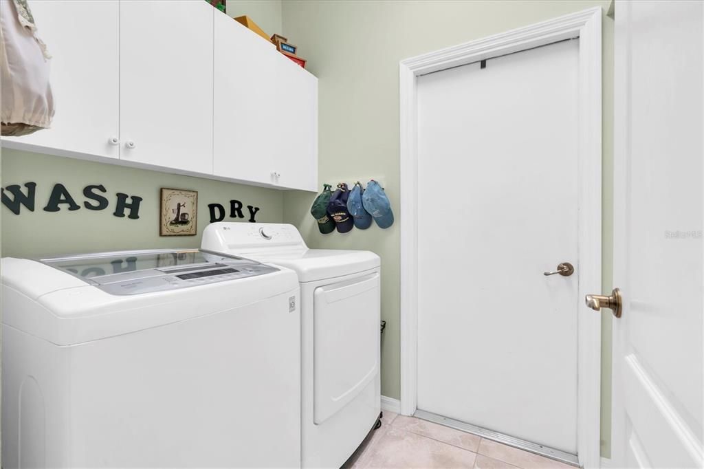 合同活跃: $455,000 (2 贝兹, 2 浴室, 2053 平方英尺)