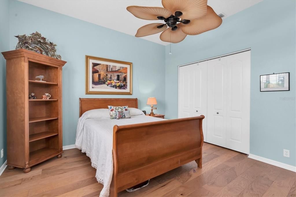 合同活跃: $455,000 (2 贝兹, 2 浴室, 2053 平方英尺)