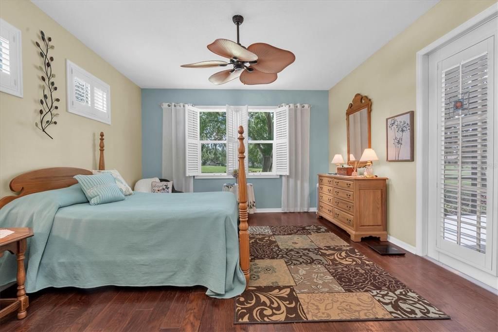 合同活跃: $455,000 (2 贝兹, 2 浴室, 2053 平方英尺)