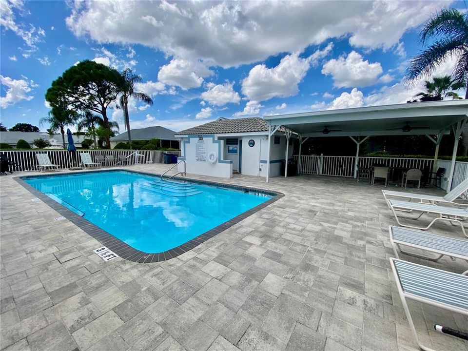 合同活跃: $455,000 (2 贝兹, 2 浴室, 2053 平方英尺)