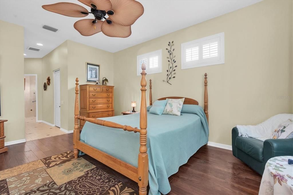 合同活跃: $455,000 (2 贝兹, 2 浴室, 2053 平方英尺)