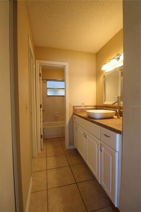 出租: $1,250 (1 贝兹, 1 浴室, 728 平方英尺)