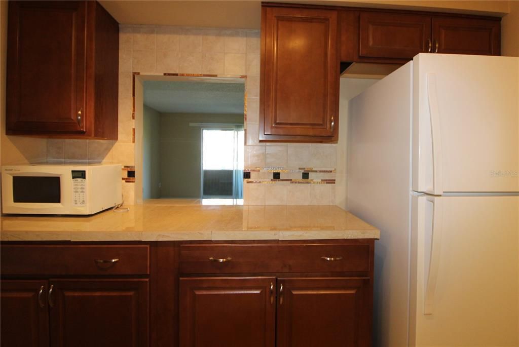 出租: $1,250 (1 贝兹, 1 浴室, 728 平方英尺)