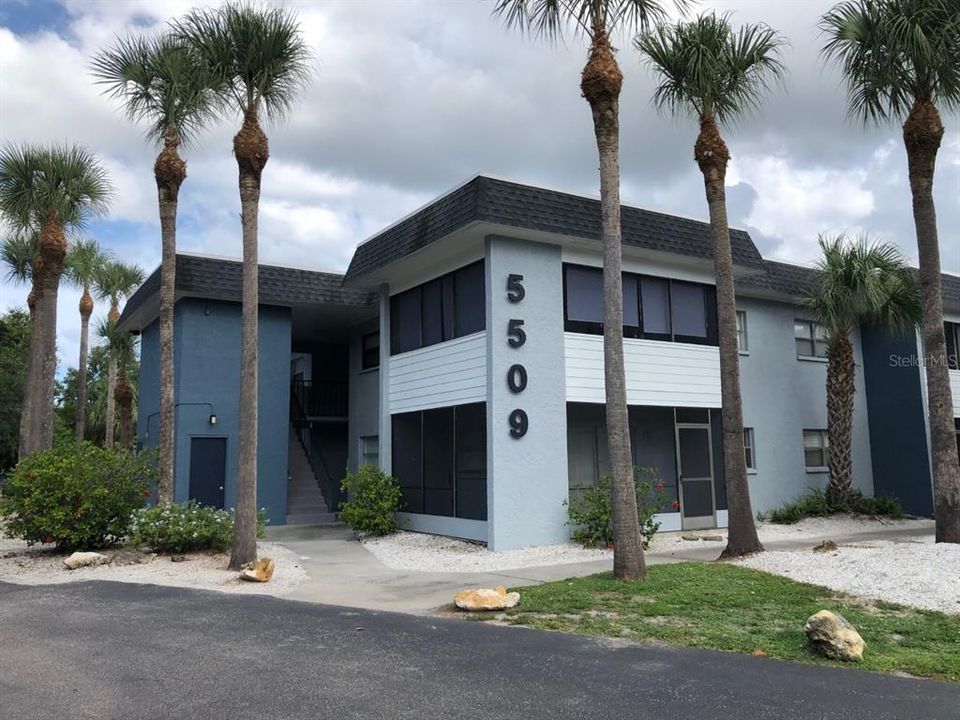 出租: $1,250 (1 贝兹, 1 浴室, 728 平方英尺)