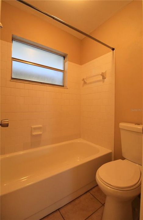 出租: $1,250 (1 贝兹, 1 浴室, 728 平方英尺)