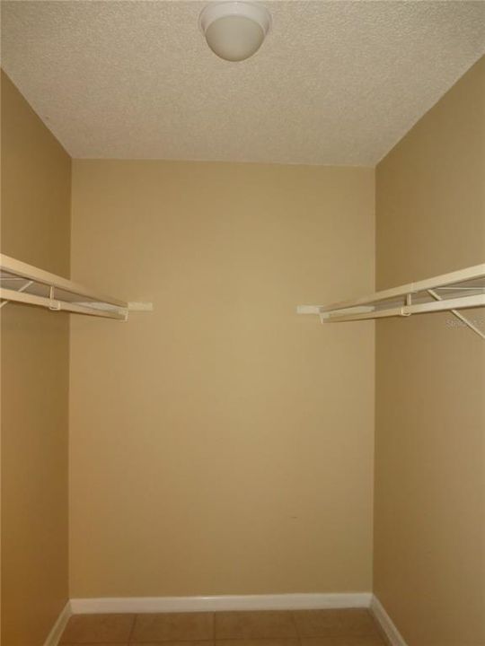 出租: $1,250 (1 贝兹, 1 浴室, 728 平方英尺)