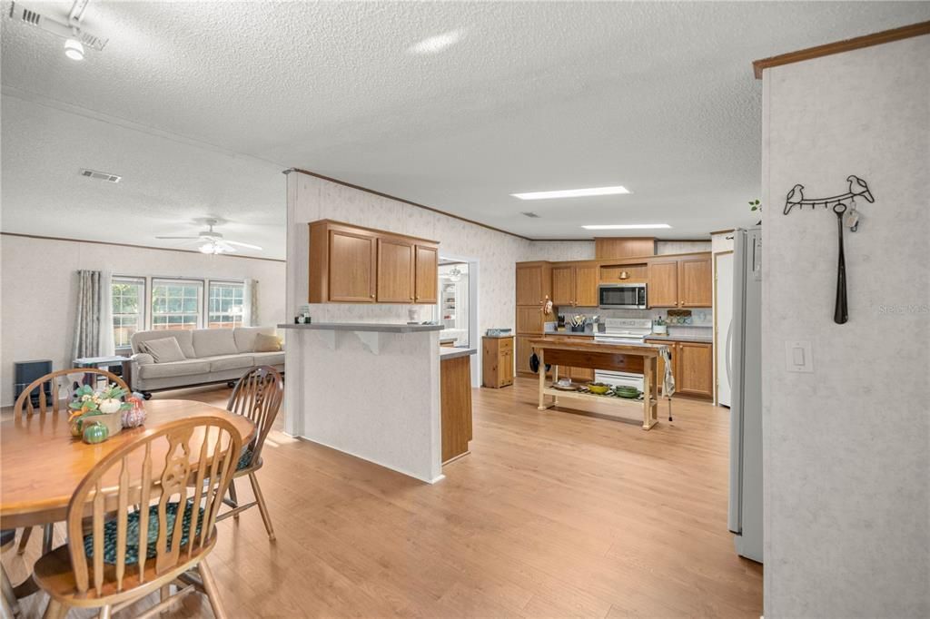 For Sale: $279,500 (4 beds, 2 baths, 2334 Square Feet)