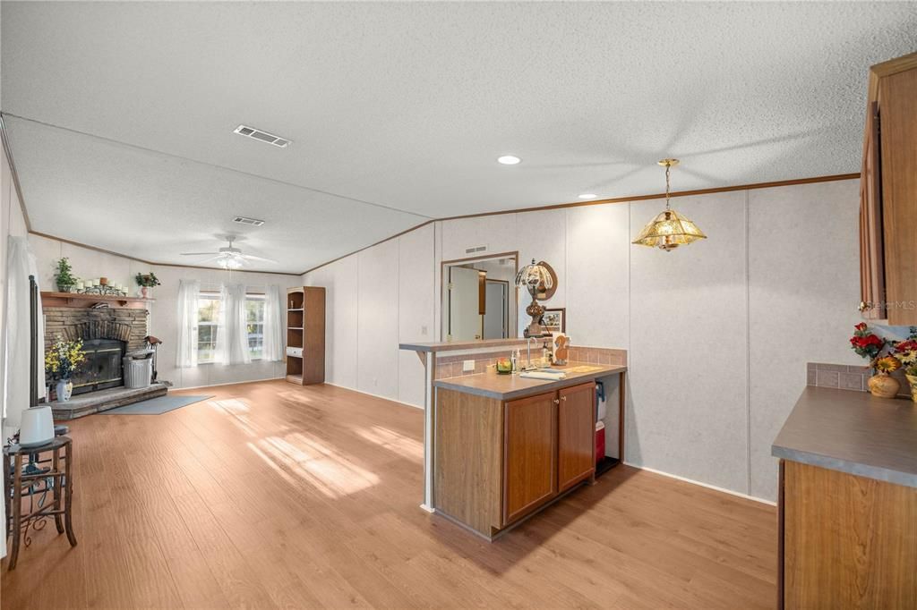 For Sale: $279,500 (4 beds, 2 baths, 2334 Square Feet)