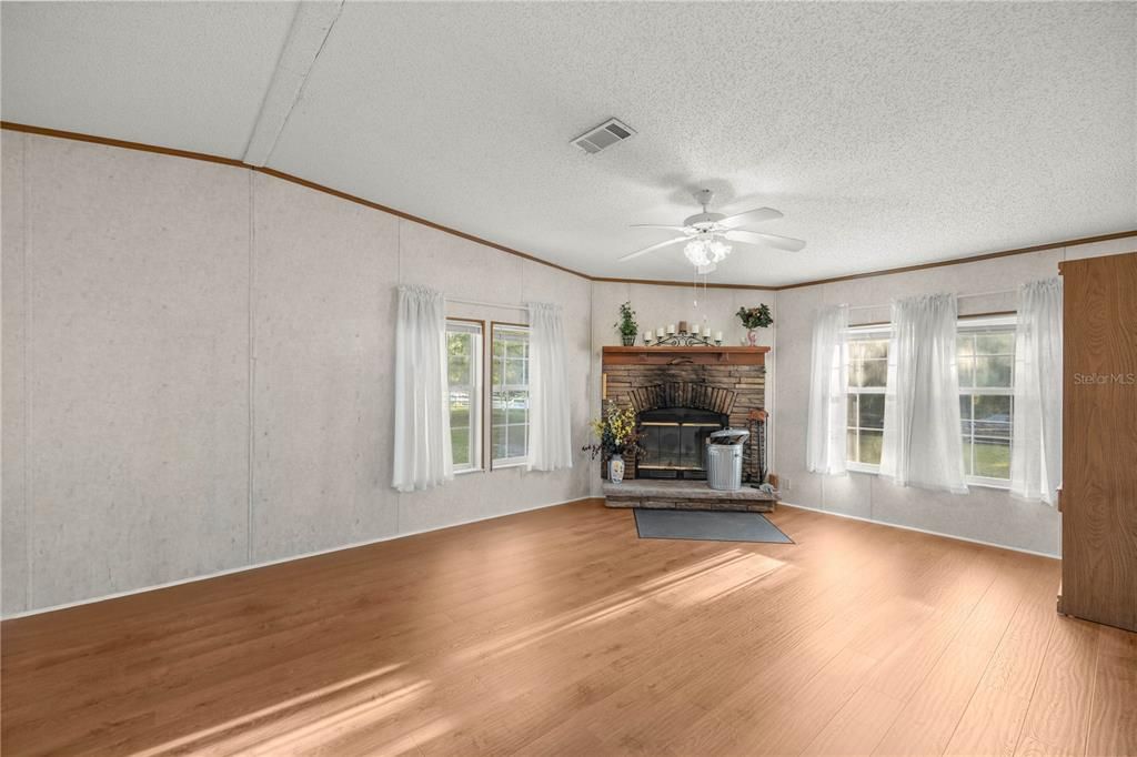 For Sale: $279,500 (4 beds, 2 baths, 2334 Square Feet)