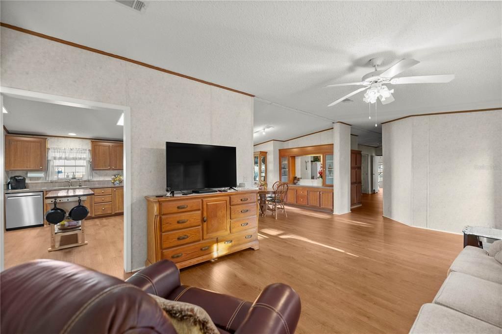 For Sale: $279,500 (4 beds, 2 baths, 2334 Square Feet)