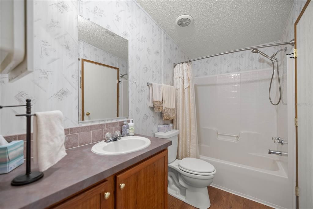 For Sale: $279,500 (4 beds, 2 baths, 2334 Square Feet)