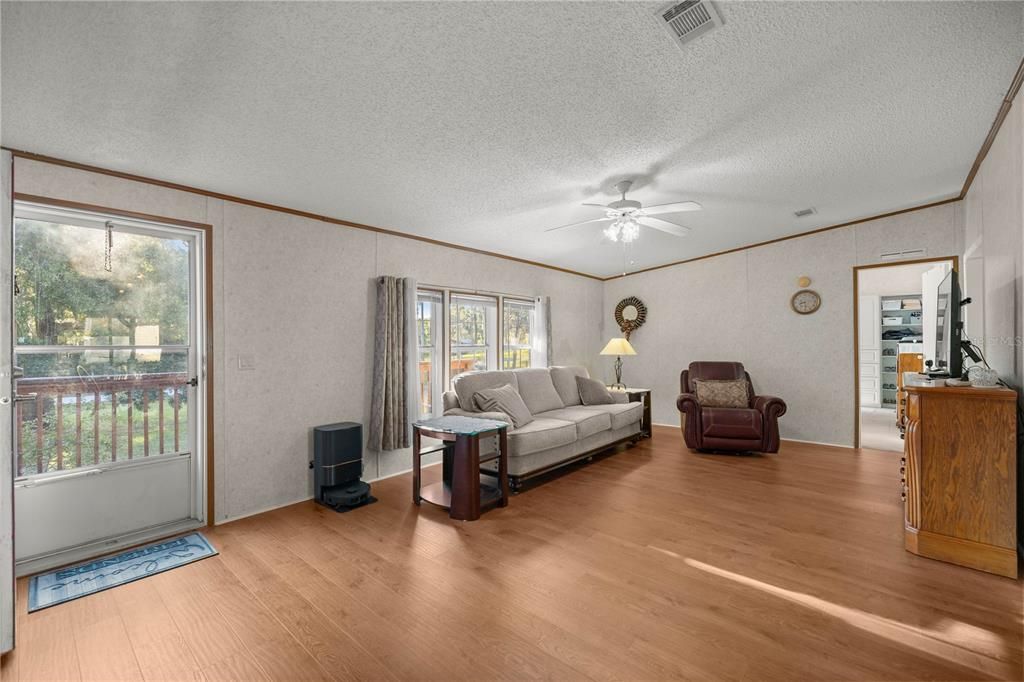 For Sale: $279,500 (4 beds, 2 baths, 2334 Square Feet)