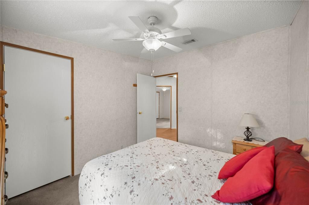 For Sale: $279,500 (4 beds, 2 baths, 2334 Square Feet)