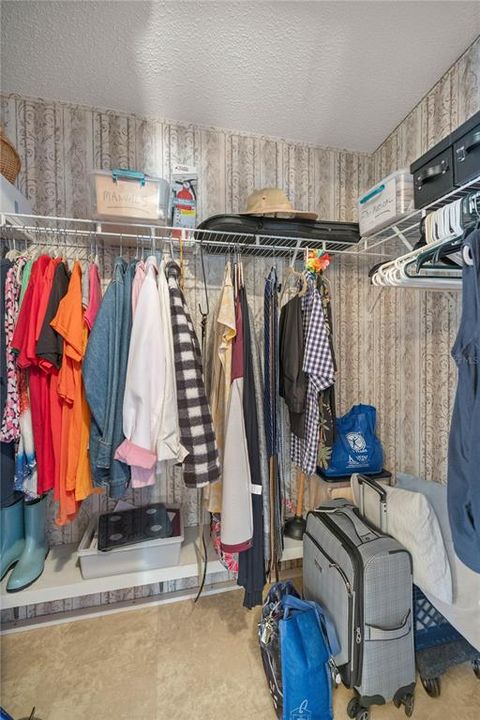 For Sale: $279,500 (4 beds, 2 baths, 2334 Square Feet)