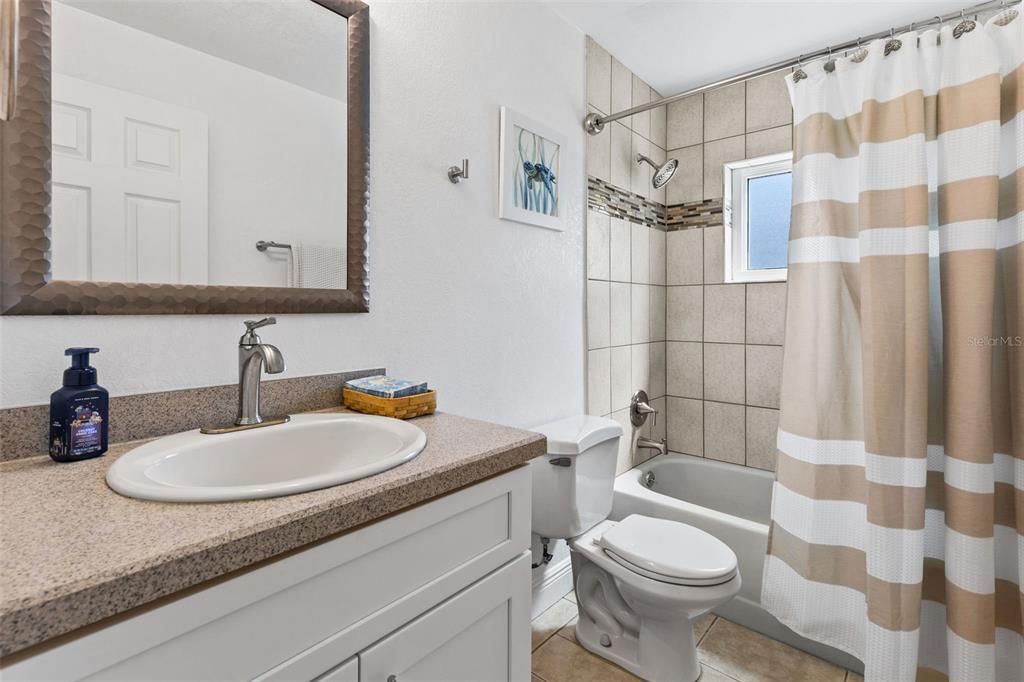 Active With Contract: $393,850 (3 beds, 2 baths, 1650 Square Feet)