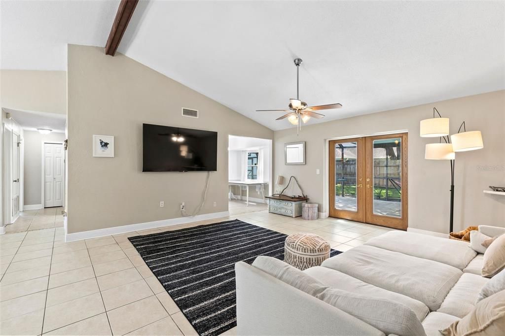 Active With Contract: $393,850 (3 beds, 2 baths, 1650 Square Feet)