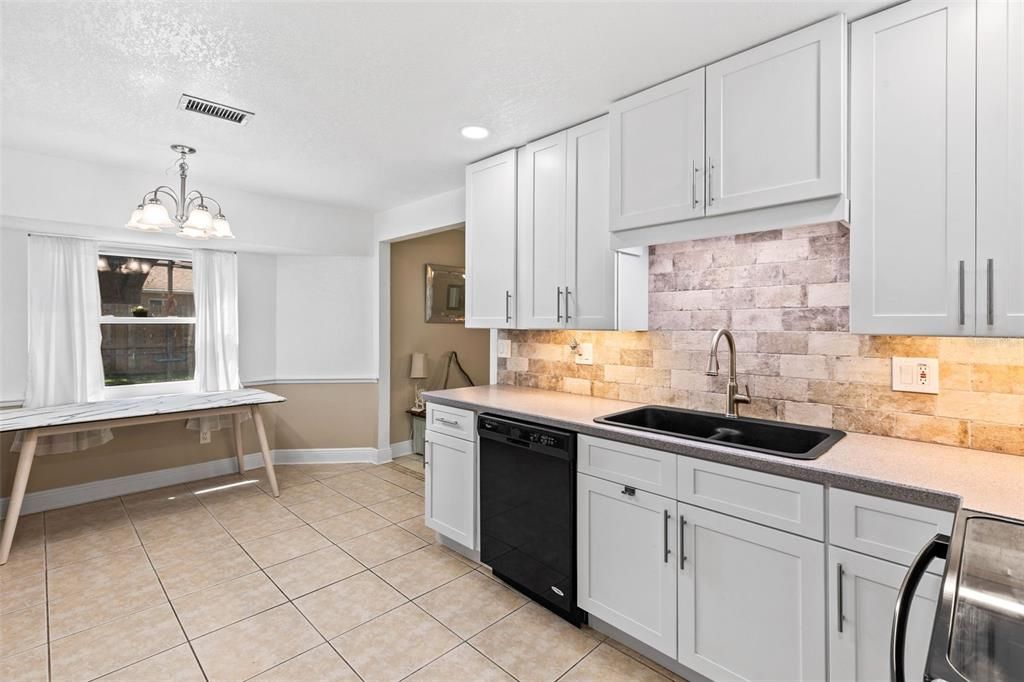 Active With Contract: $393,850 (3 beds, 2 baths, 1650 Square Feet)