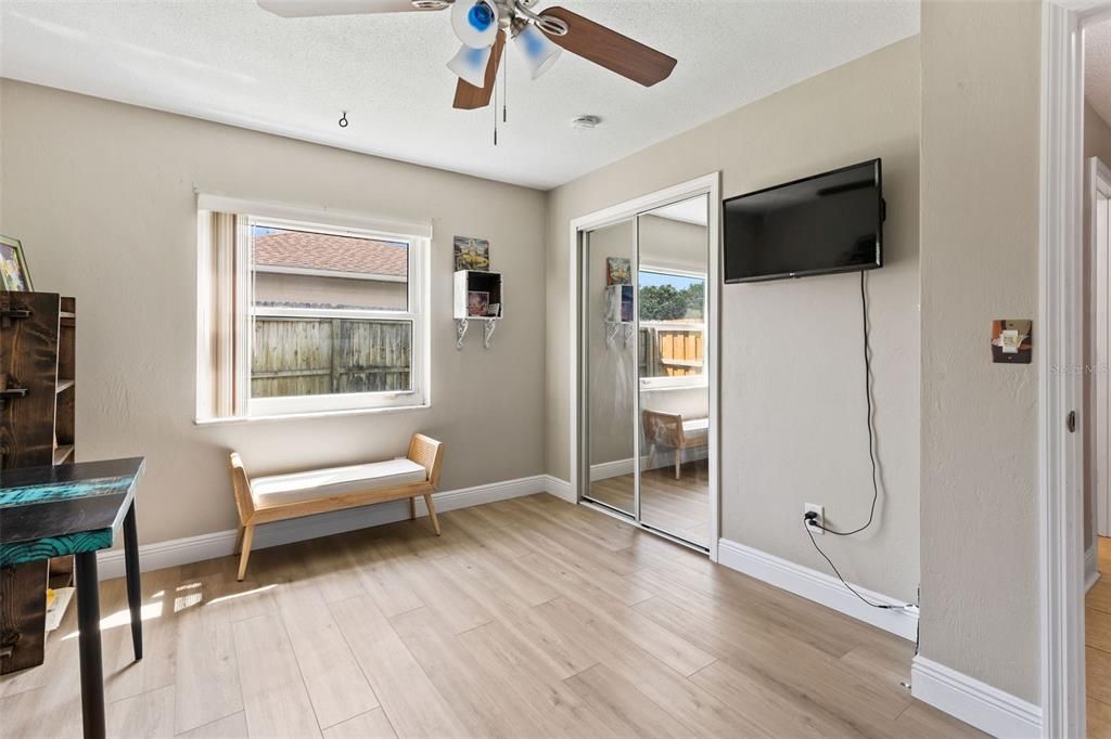 Active With Contract: $393,850 (3 beds, 2 baths, 1650 Square Feet)