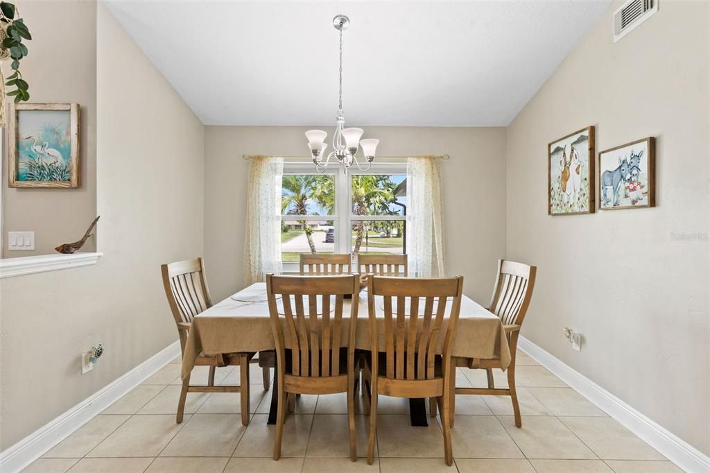 Active With Contract: $393,850 (3 beds, 2 baths, 1650 Square Feet)