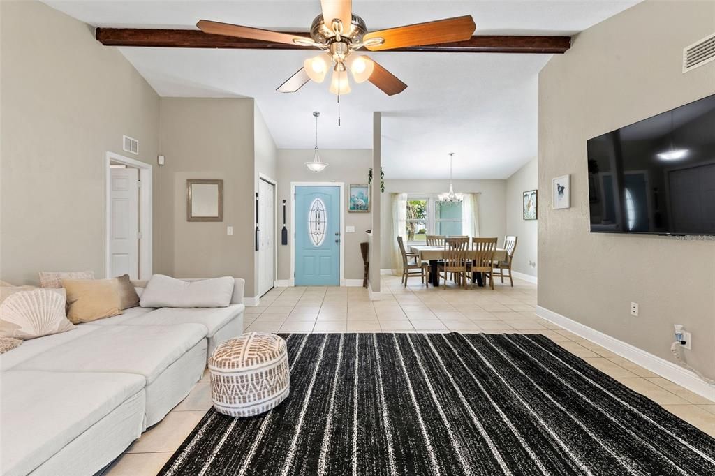 Active With Contract: $393,850 (3 beds, 2 baths, 1650 Square Feet)