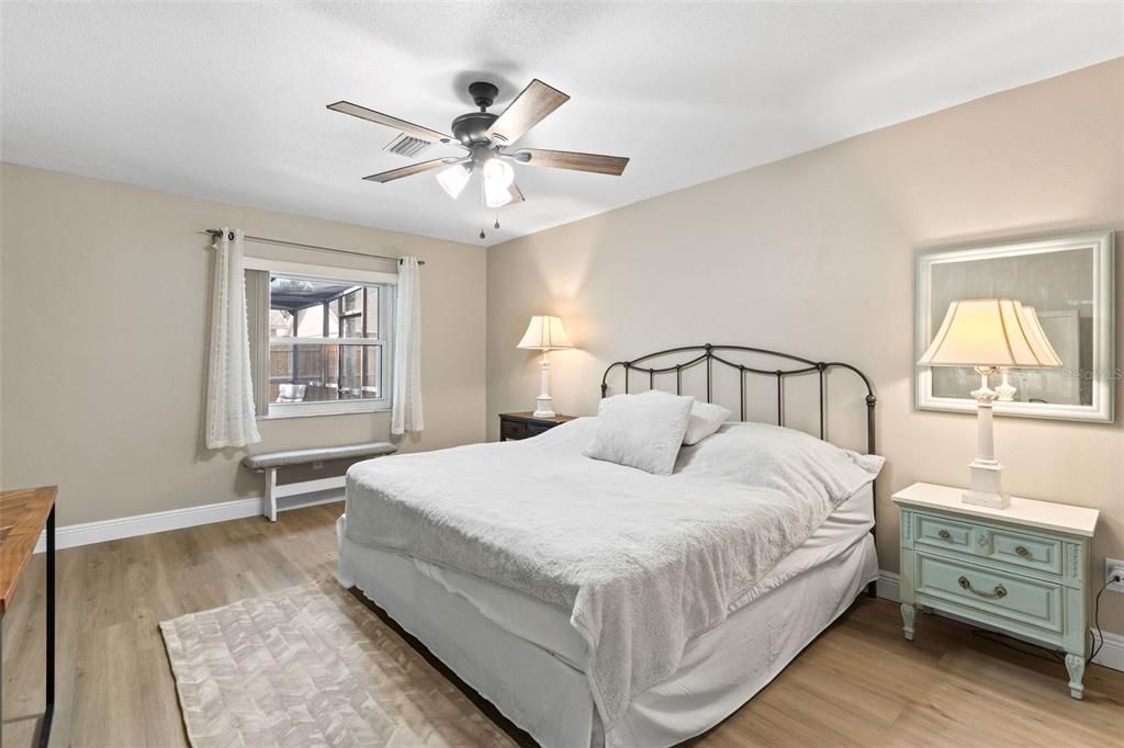 Active With Contract: $393,850 (3 beds, 2 baths, 1650 Square Feet)