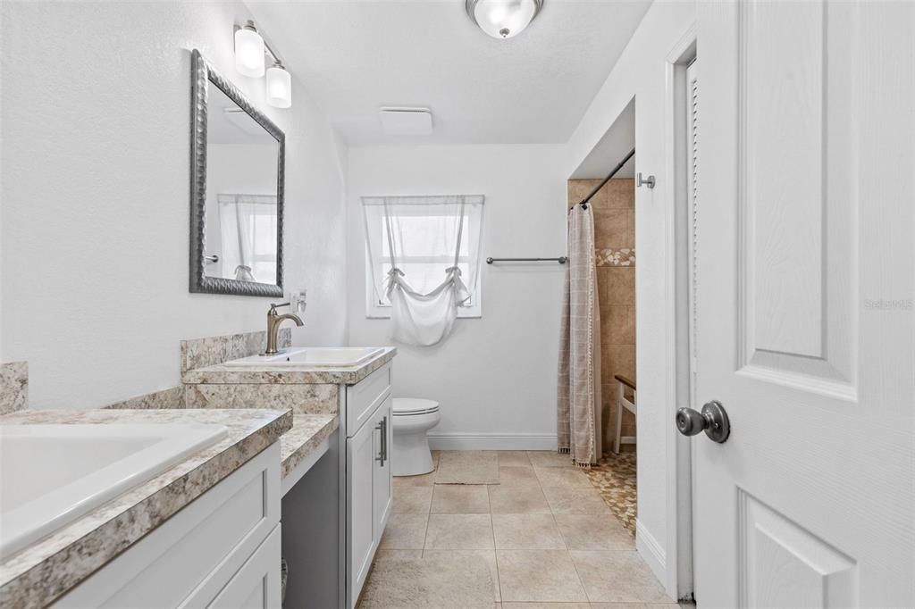 Active With Contract: $393,850 (3 beds, 2 baths, 1650 Square Feet)