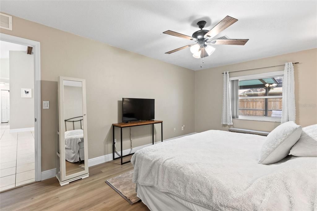 Active With Contract: $393,850 (3 beds, 2 baths, 1650 Square Feet)