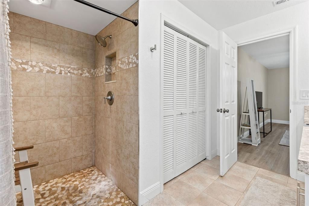 Active With Contract: $393,850 (3 beds, 2 baths, 1650 Square Feet)