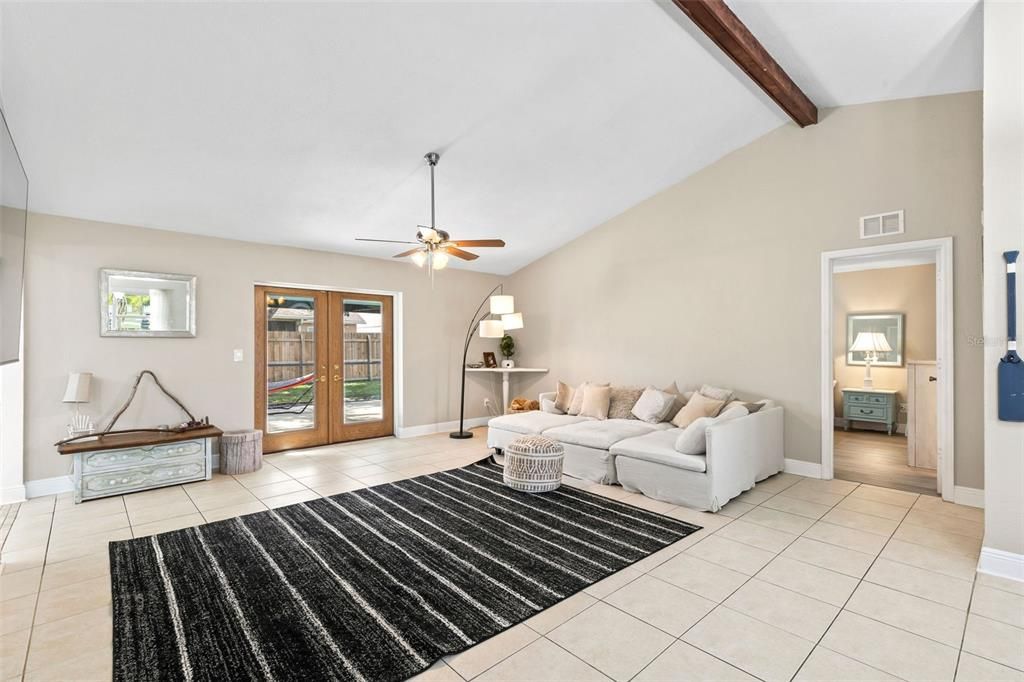 Active With Contract: $393,850 (3 beds, 2 baths, 1650 Square Feet)